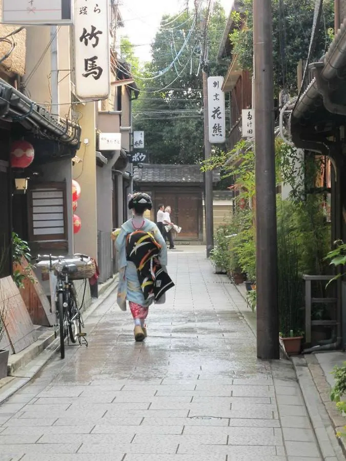 Hostel Jakie s\u0105 najlepsze hotele w pobli\u017Cu lokalizacji \u015Awi\u0105tynia  Fushimi Inari? Kioto