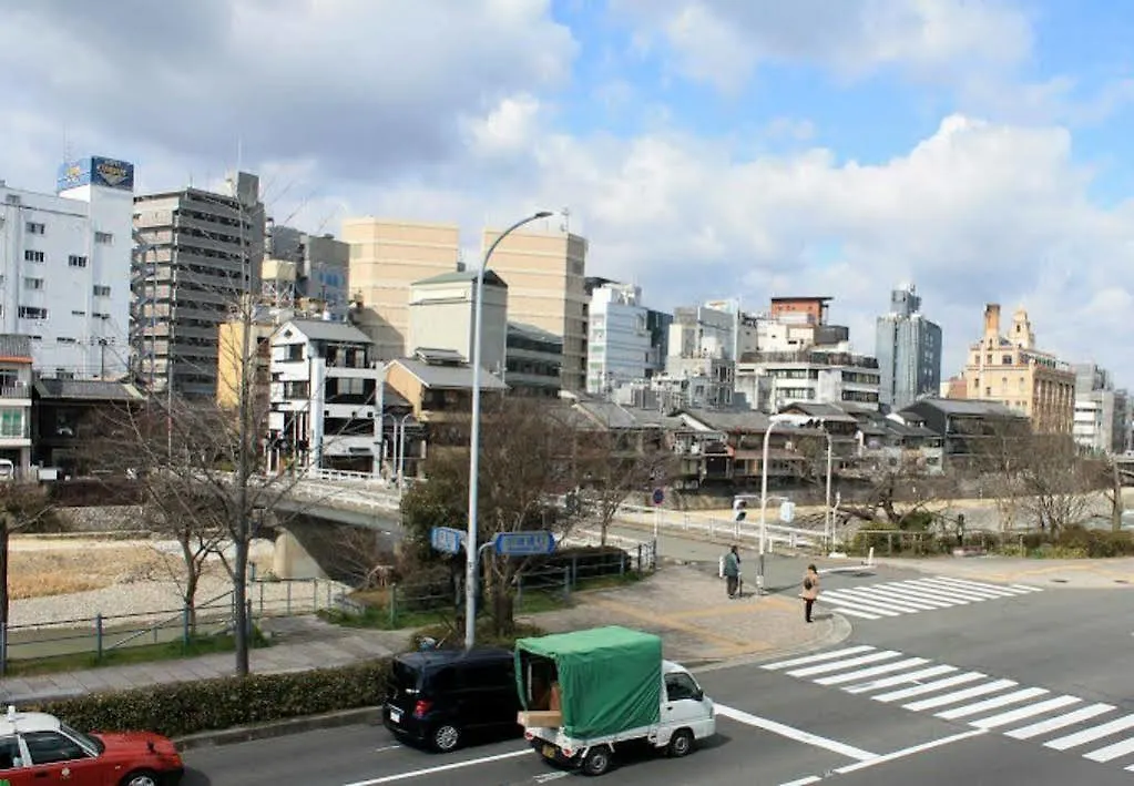 Hostel Jakie s\u0105 najlepsze hotele w pobli\u017Cu lokalizacji \u015Awi\u0105tynia  Fushimi Inari? Kioto