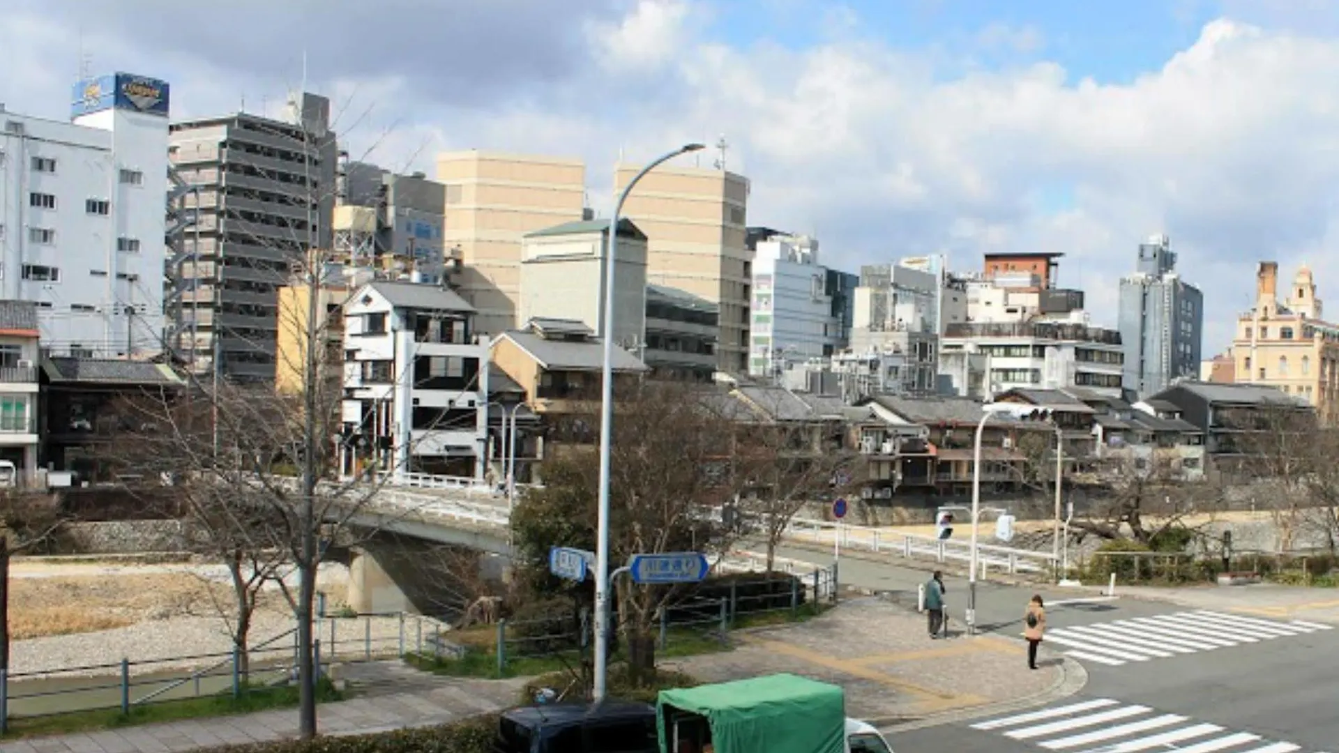Jakie s\u0105 najlepsze hotele w pobli\u017Cu lokalizacji \u015Awi\u0105tynia  Fushimi Inari? Kioto 0*,  Japonia