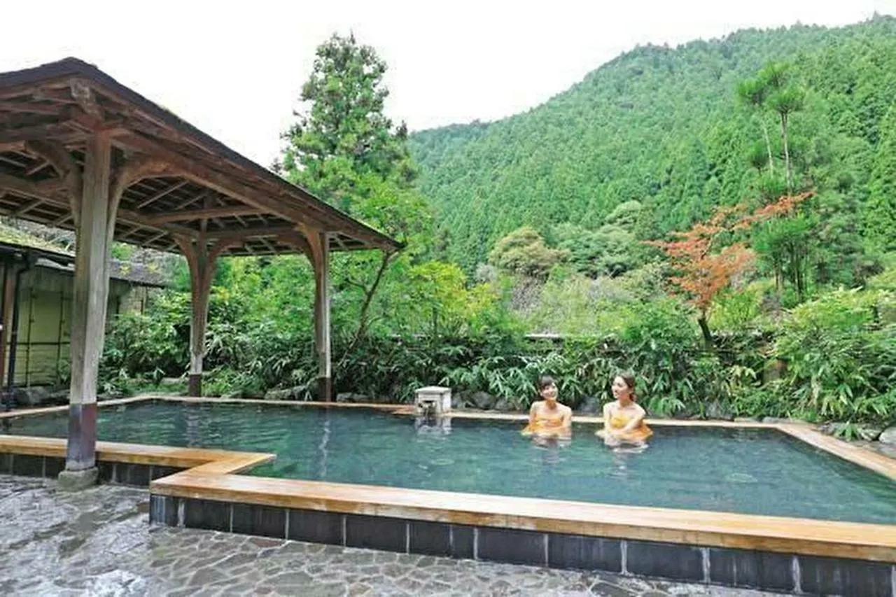 Hostel Jakie s\u0105 najlepsze hotele w pobli\u017Cu lokalizacji \u015Awi\u0105tynia  Fushimi Inari? Kioto Japonia